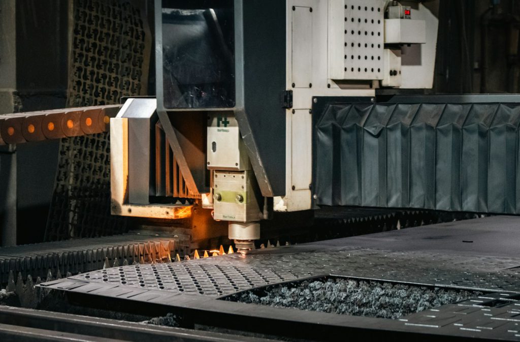 Fiber laser cutting sheet metal